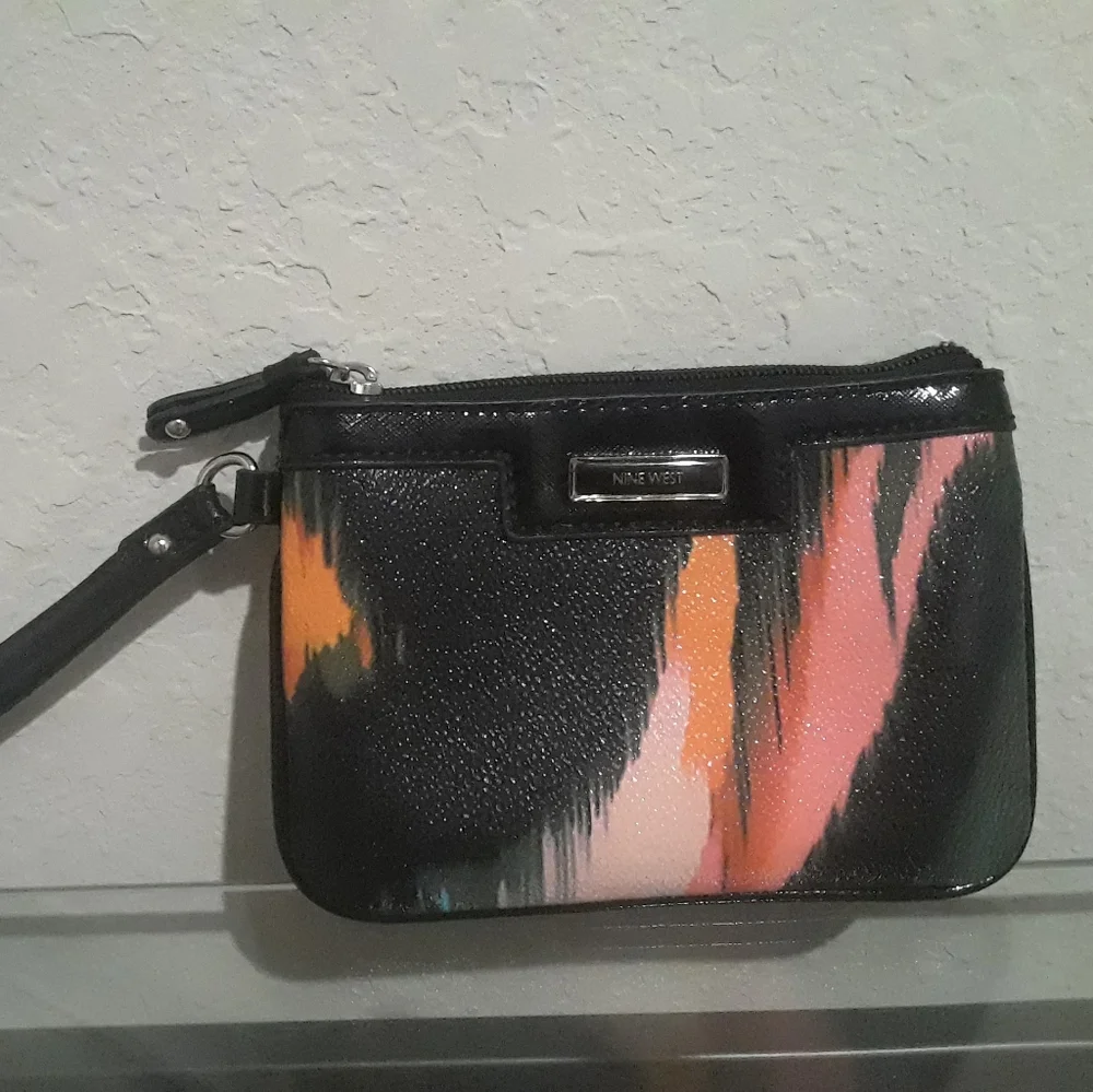 💕HP💕Nine‎ West Colorful Wristlet